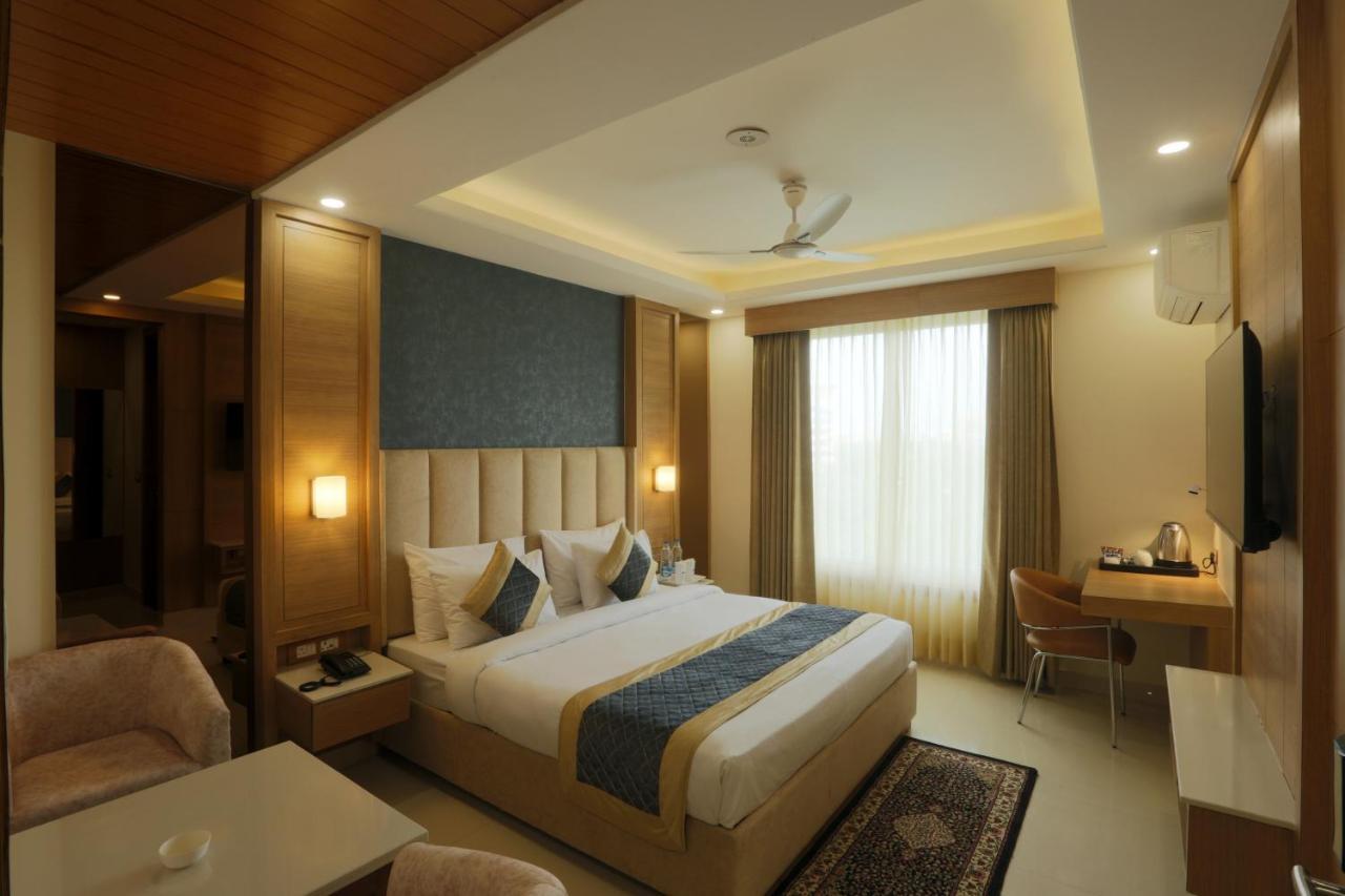 Hotel Sakura By Maps Gurgaon Zewnętrze zdjęcie
